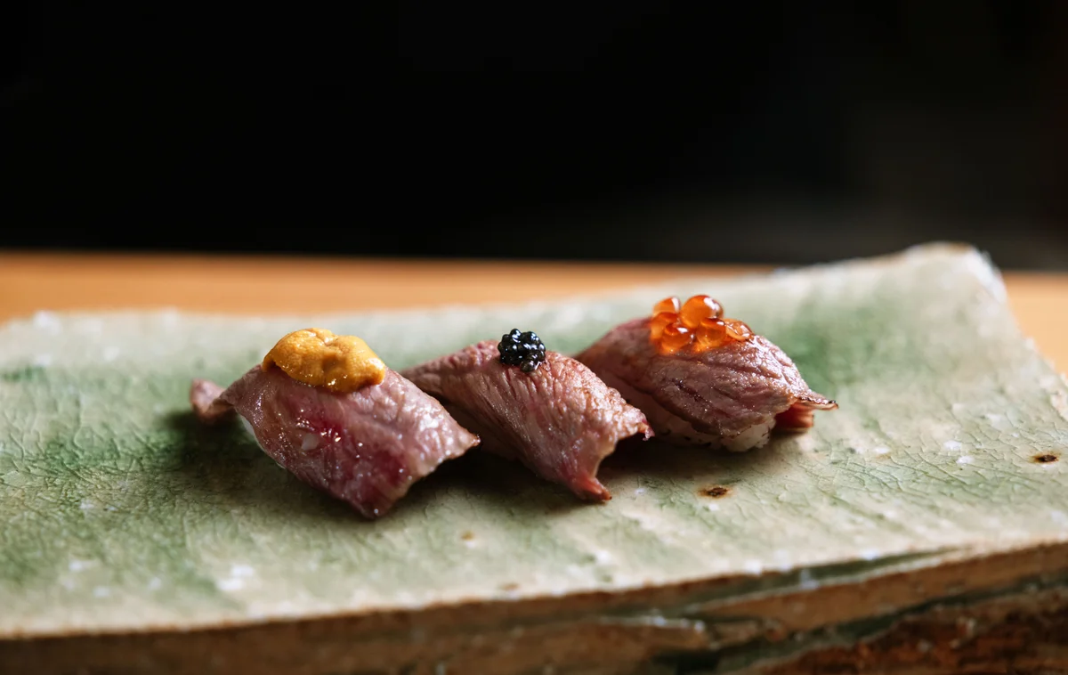 日本料理「日向海」的牛肉握寿司