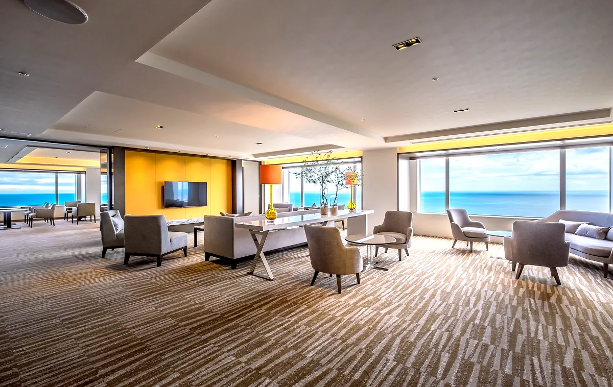 可眺望大海的Club Lounge内景